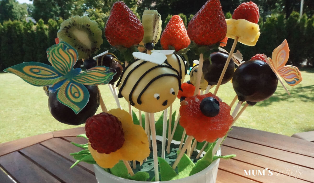 Cake_Pops-Blumenwiese-mit-Obstspießen